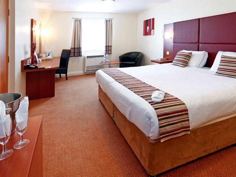 Mercure Swindon East Hotel And Spa المظهر الخارجي الصورة